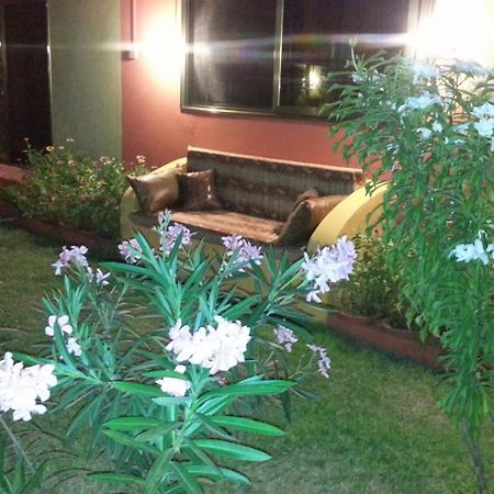 Hotel Golden Lilies Kokrobite Exterior foto