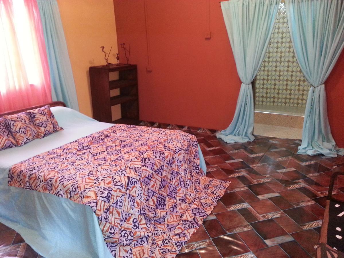 Hotel Golden Lilies Kokrobite Exterior foto